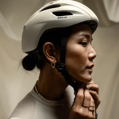 Casco Met Manta Mips - Wax White