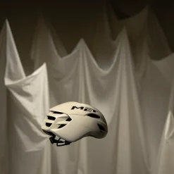 Casco Met Manta Mips - Wax White