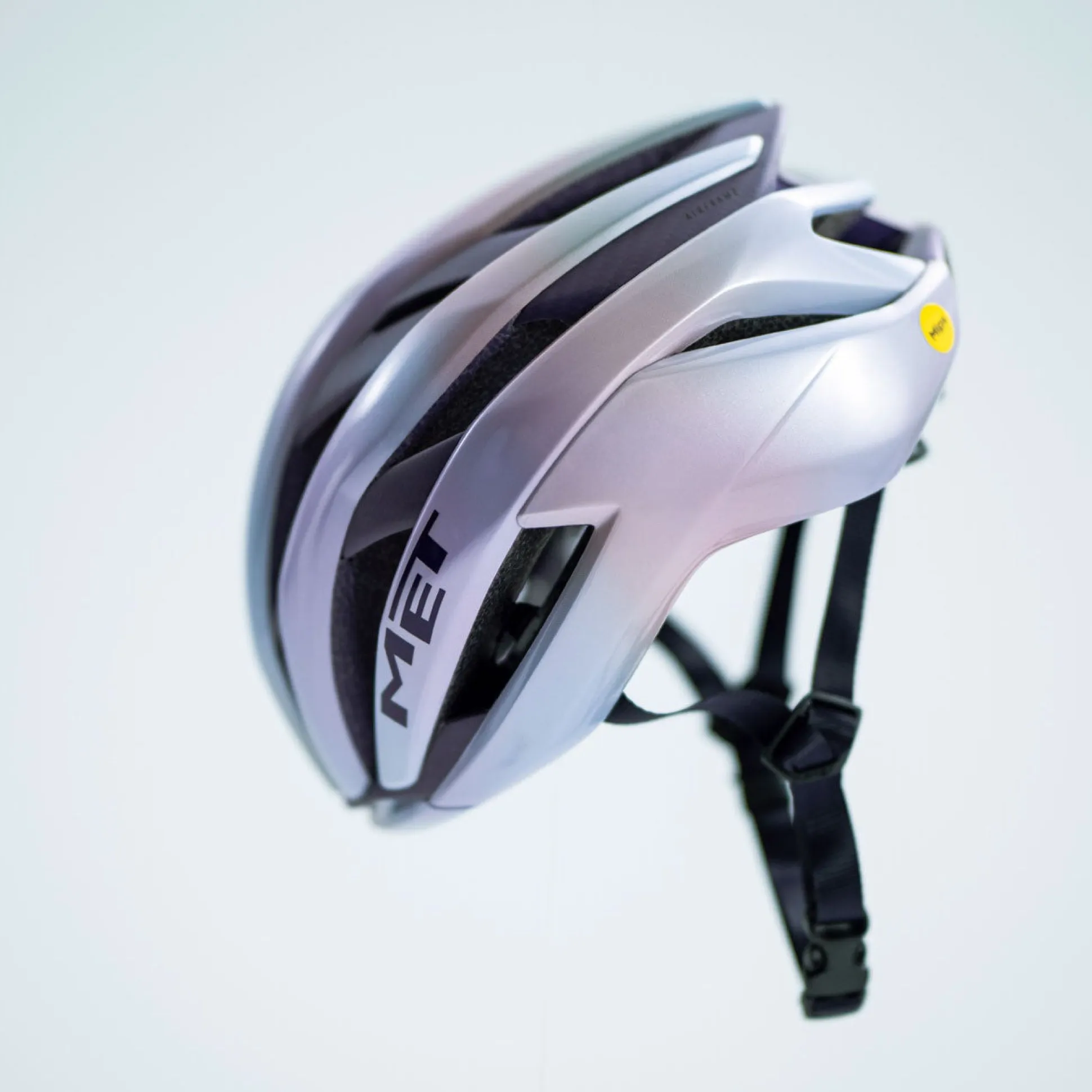Casco Met Trenta 3K Carbon Mips x Tadej Pogacar - Dream State