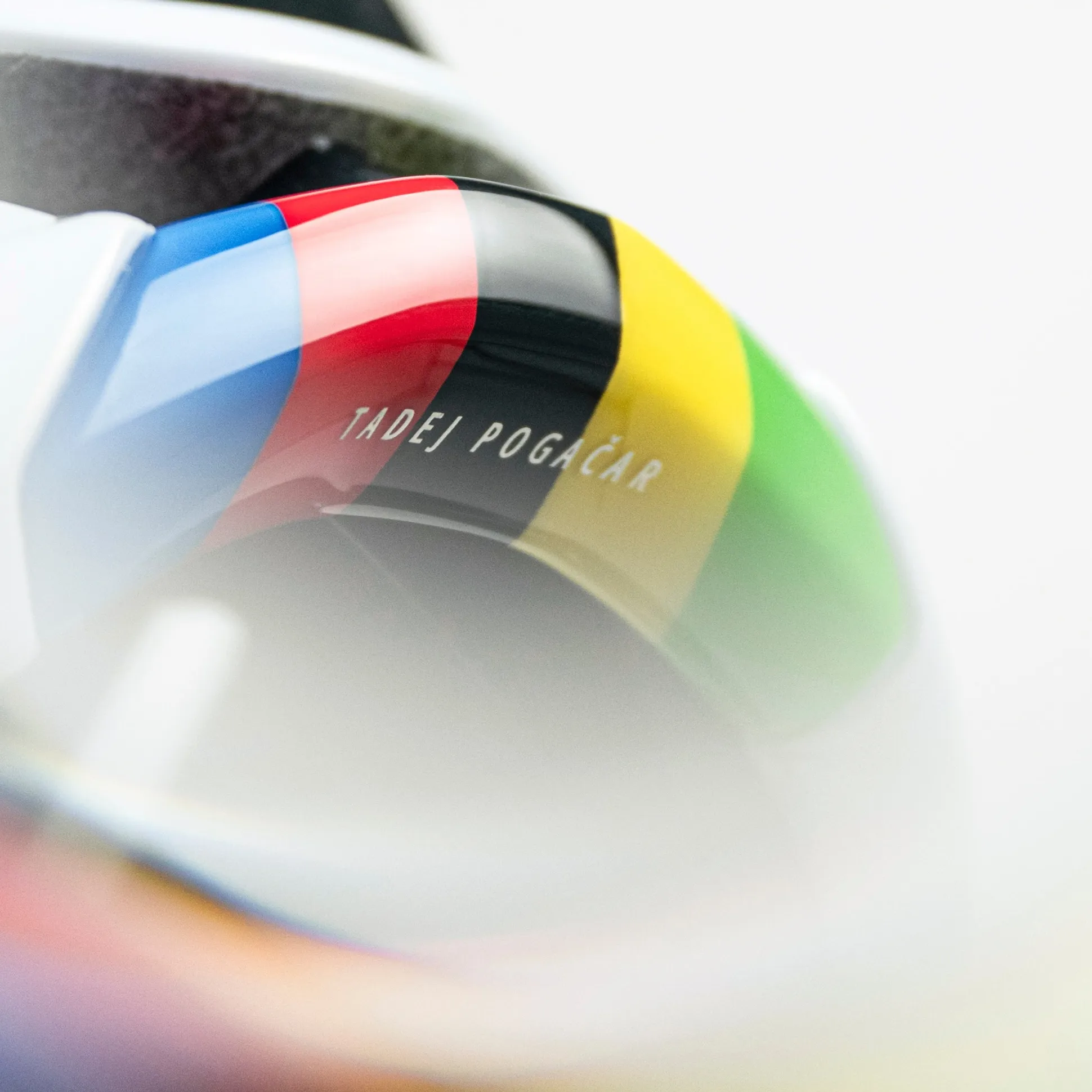 Casco Met Trenta 3K Carbon Mips Tadej Pogacar - Rainbow Limited Edition