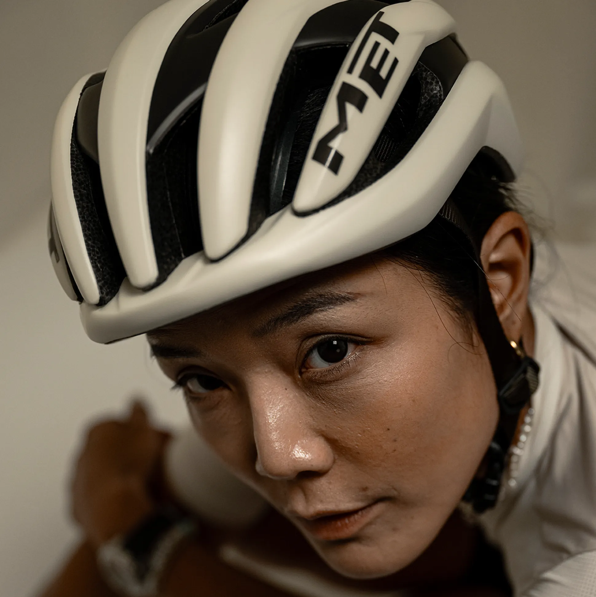 Casco Met Trenta Mips - Wax White