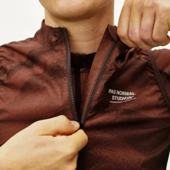 Gilet Pas Normal Studios Mechanism Stow Away - Marrone chiaro