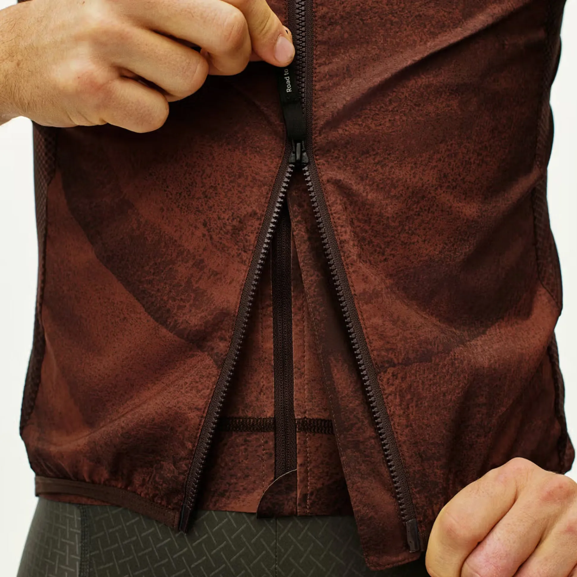 Gilet Pas Normal Studios Mechanism Stow Away - Marrone chiaro