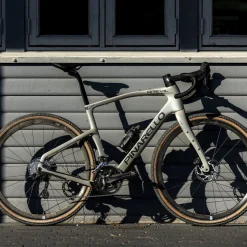 Pinarello Grevil F1 GRX610 Fulcrum Soniq - Grigio